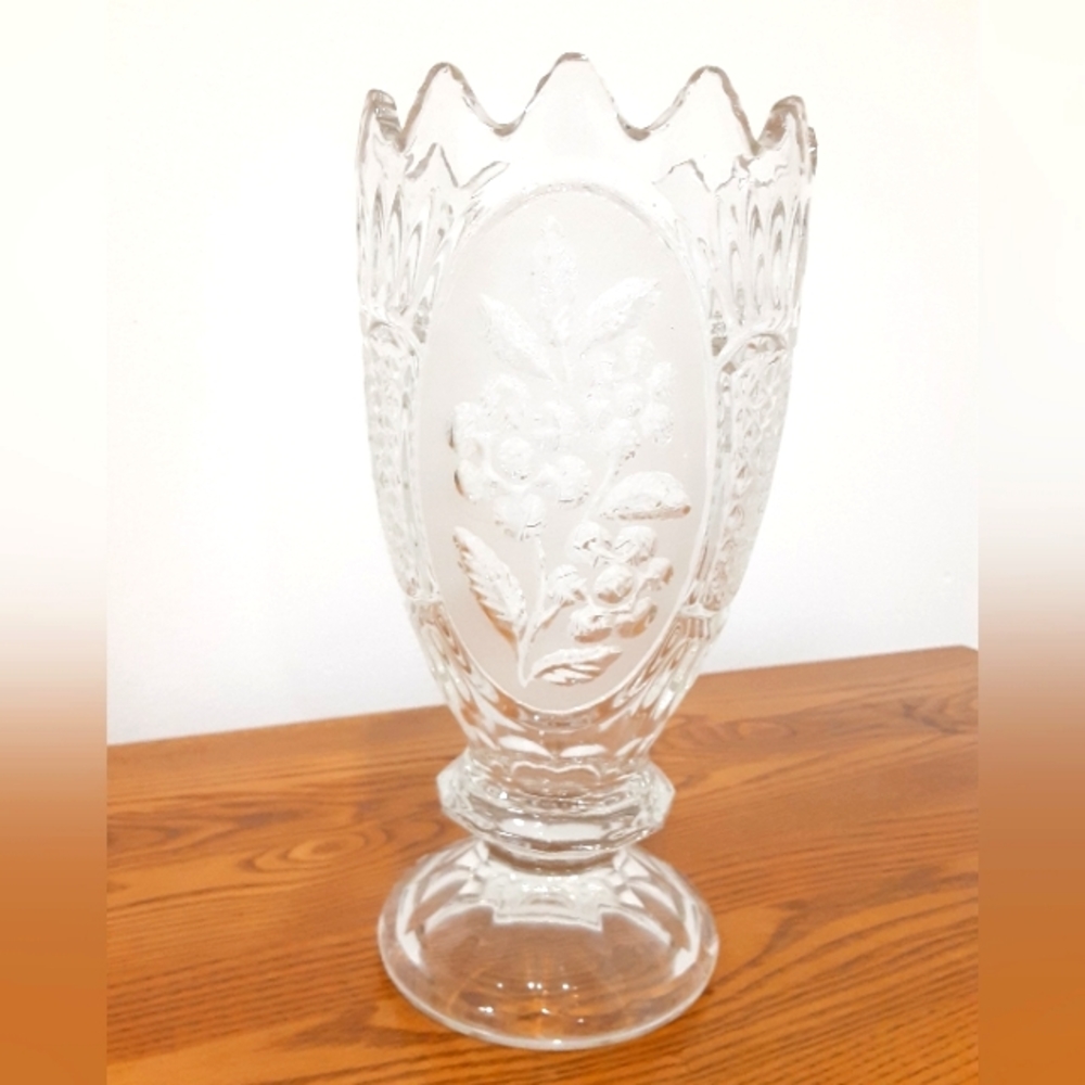 Beautiful Vintage Crystal Vase